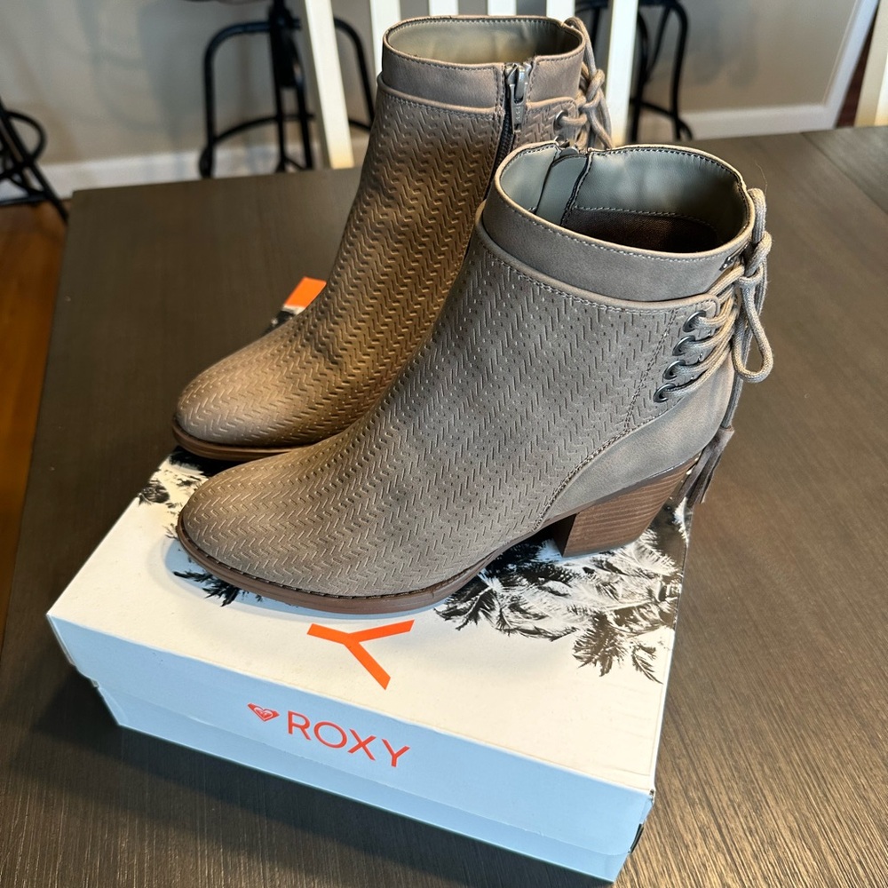Roxy Devon Booties 8.5